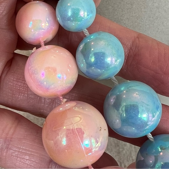 2 Vintage beaded necklaces. Pearlized colors pink blue - Picture 7 of 8